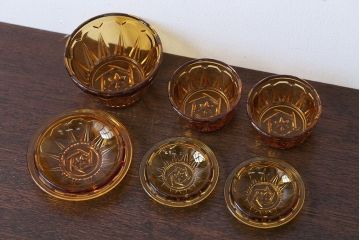 アンティーク雑貨　イギリスアンティーク　琥珀色ガラスのドレッサーセット(キャンドルスタンド)