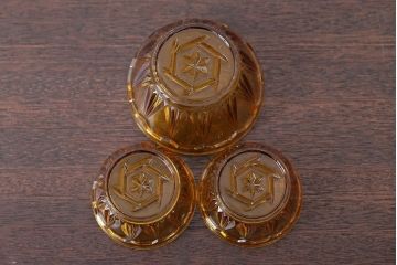 アンティーク雑貨　イギリスアンティーク　琥珀色ガラスのドレッサーセット(キャンドルスタンド)