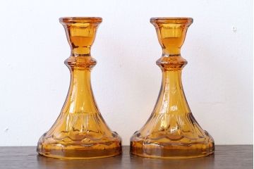 アンティーク雑貨　イギリスアンティーク　琥珀色ガラスのドレッサーセット(キャンドルスタンド)