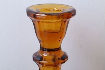 アンティーク雑貨　イギリスアンティーク　琥珀色ガラスのドレッサーセット(キャンドルスタンド)