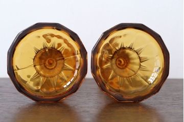 アンティーク雑貨　イギリスアンティーク　琥珀色ガラスのドレッサーセット(キャンドルスタンド)