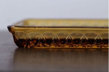 アンティーク雑貨　イギリスアンティーク　琥珀色ガラスのドレッサーセット(キャンドルスタンド)