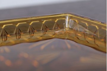 アンティーク雑貨　イギリスアンティーク　琥珀色ガラスのドレッサーセット(キャンドルスタンド)