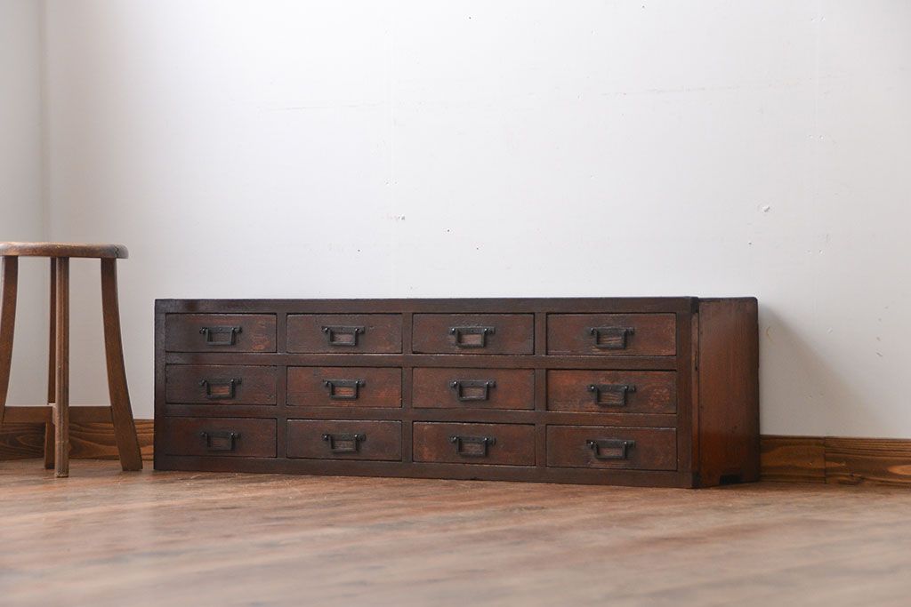 アンティーク家具　古民具・骨董　角手の12杯引き出し