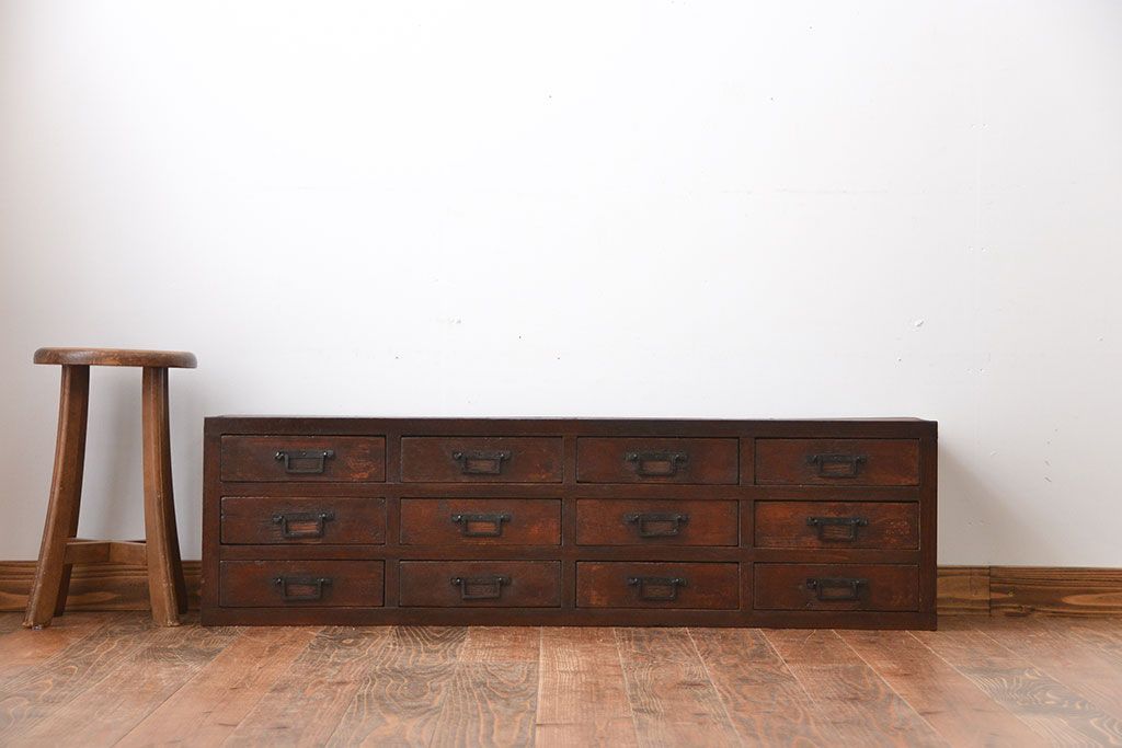 アンティーク家具　古民具・骨董　角手の12杯引き出し