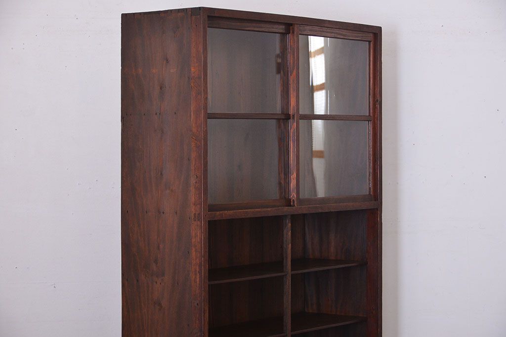 アンティーク家具　アンティーク　引き戸付き薄型収納棚(キャビネット)