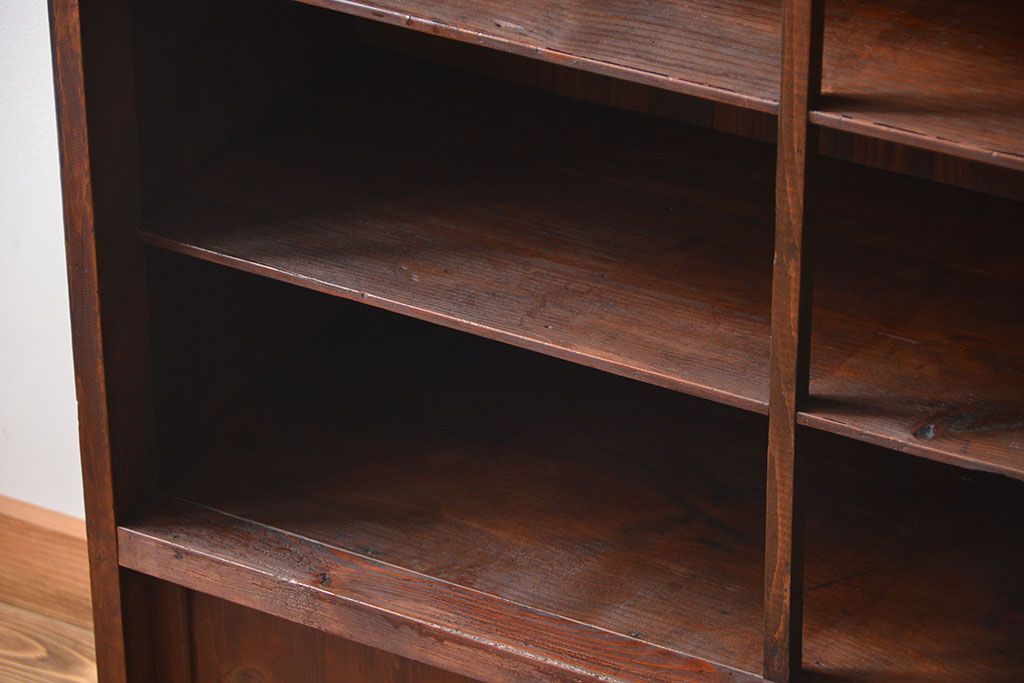 アンティーク家具　アンティーク　引き戸付き薄型収納棚(キャビネット)