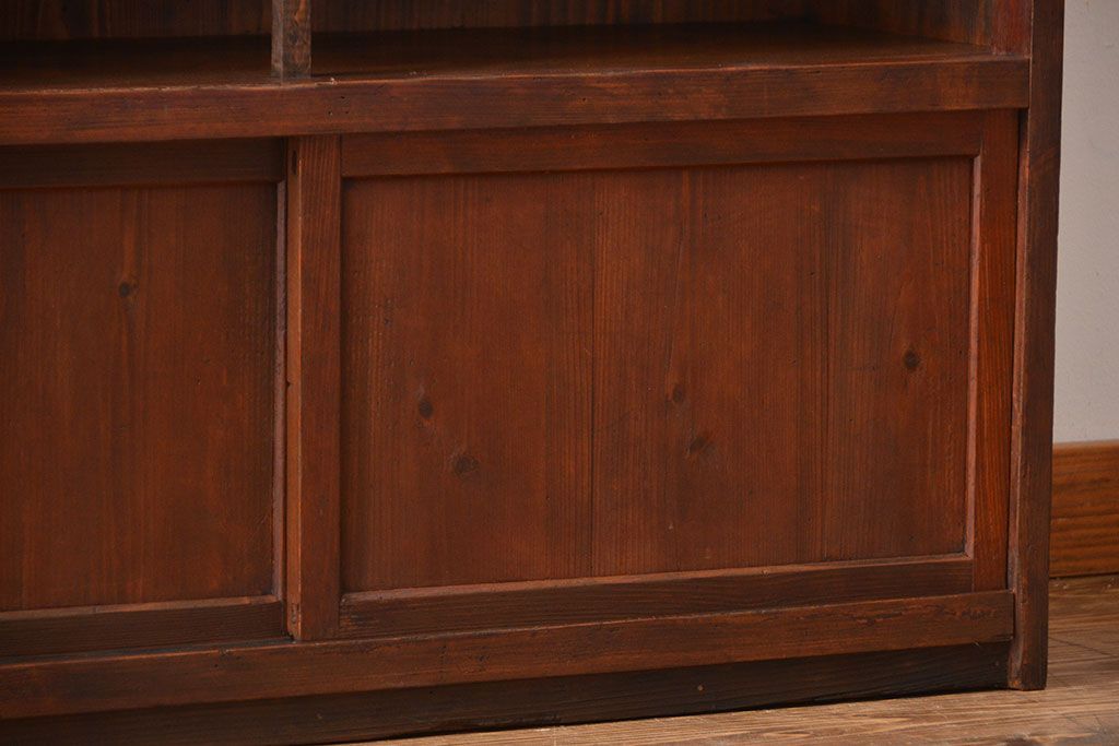 アンティーク家具　アンティーク　引き戸付き薄型収納棚(キャビネット)