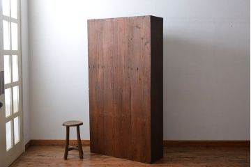 アンティーク家具　アンティーク　引き戸付き薄型収納棚(キャビネット)