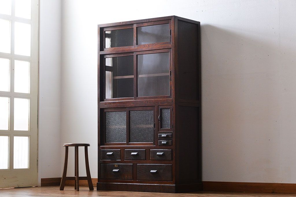 アンティーク家具　アンティーク　前面欅材!ダイヤガラス入り引き戸収納棚