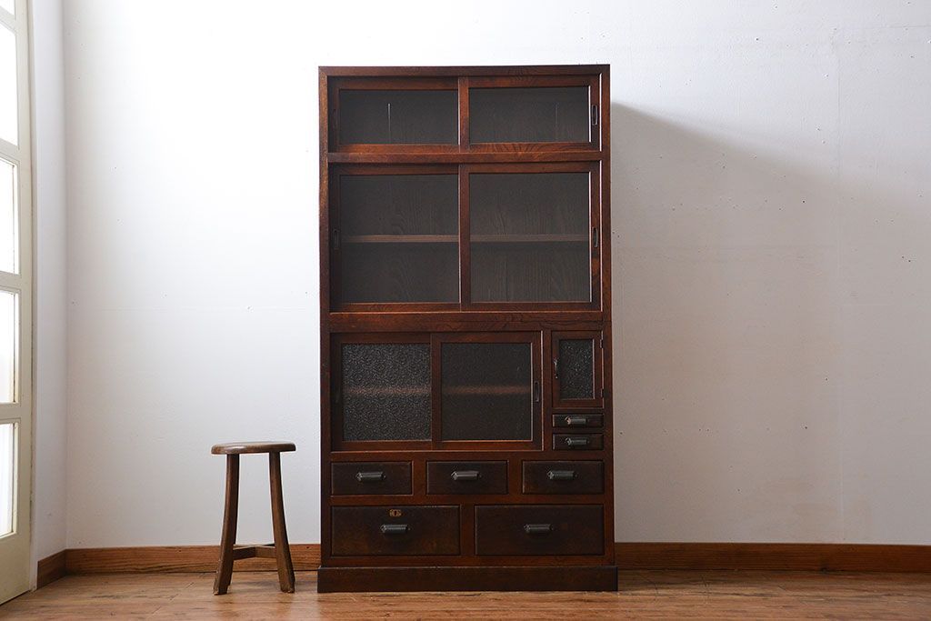 アンティーク家具　アンティーク　前面欅材!ダイヤガラス入り引き戸収納棚