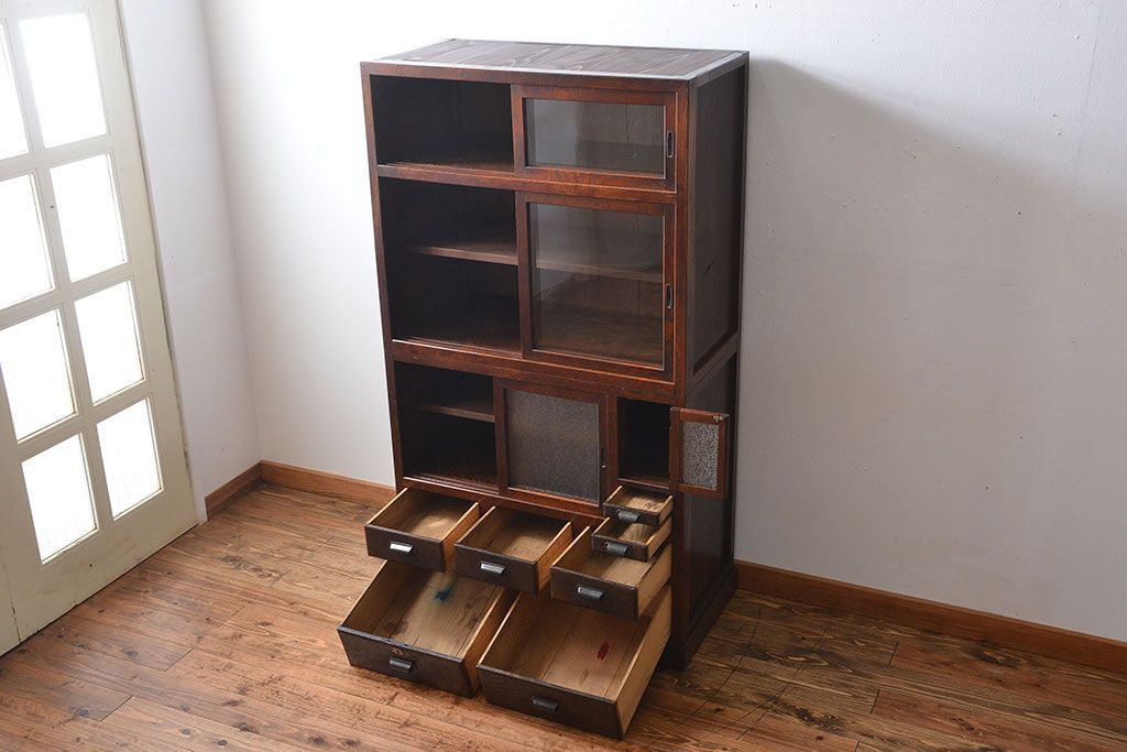 アンティーク家具　アンティーク　前面欅材!ダイヤガラス入り引き戸収納棚