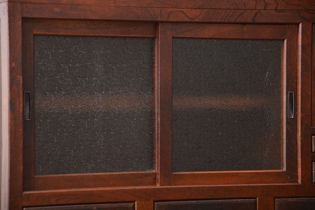 アンティーク家具　アンティーク　前面欅材!ダイヤガラス入り引き戸収納棚