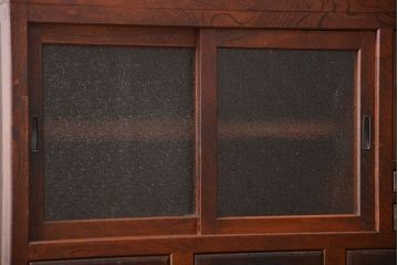 アンティーク家具　アンティーク　前面欅材!ダイヤガラス入り引き戸収納棚