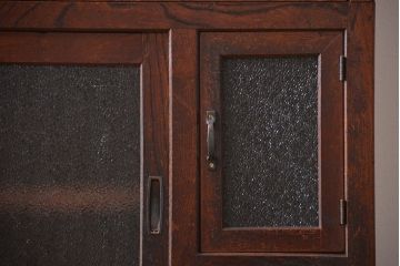 アンティーク家具　アンティーク　前面欅材!ダイヤガラス入り引き戸収納棚