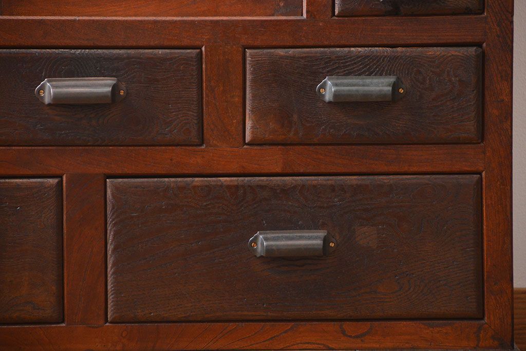 アンティーク家具　アンティーク　前面欅材!ダイヤガラス入り引き戸収納棚