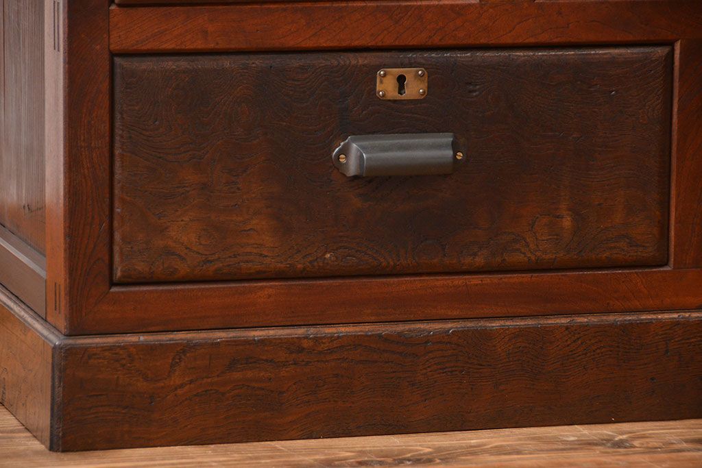 アンティーク家具　アンティーク　前面欅材!ダイヤガラス入り引き戸収納棚