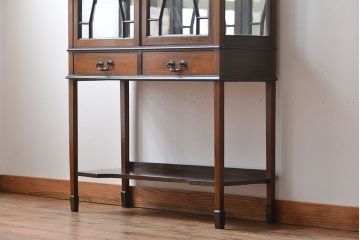 アンティーク家具　イギリスアンティーク　内部の背面が鏡のお洒落なキャビネット