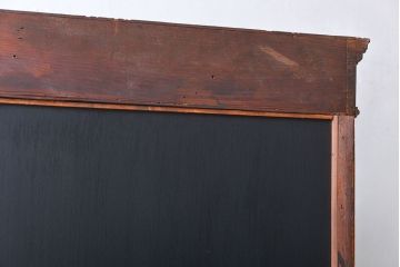 アンティーク家具　イギリスアンティーク　内部の背面が鏡のお洒落なキャビネット