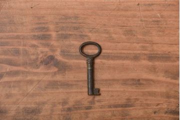 アンティーク家具　イギリスアンティーク　内部の背面が鏡のお洒落なキャビネット