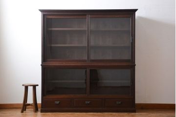 アンティーク家具　大正ロマン　引き出し付き!大きなガラス引き戸収納棚