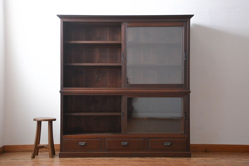 アンティーク家具　大正ロマン　引き出し付き!大きなガラス引き戸収納棚