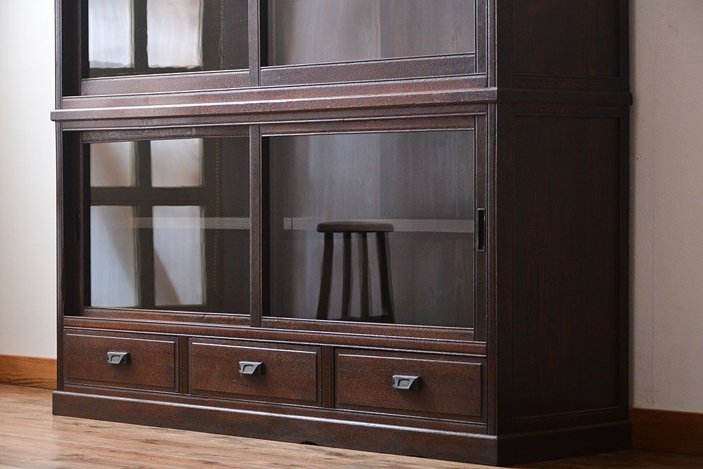 アンティーク家具　大正ロマン　引き出し付き!大きなガラス引き戸収納棚