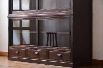 アンティーク家具　大正ロマン　引き出し付き!大きなガラス引き戸収納棚