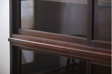アンティーク家具　大正ロマン　引き出し付き!大きなガラス引き戸収納棚