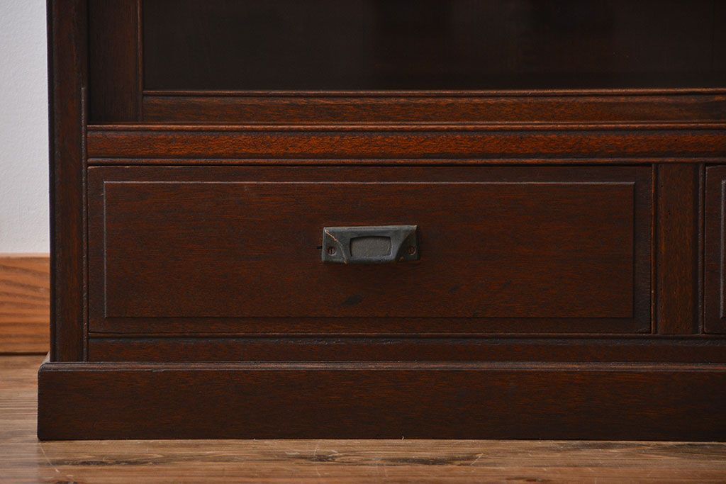 アンティーク家具　大正ロマン　引き出し付き!大きなガラス引き戸収納棚