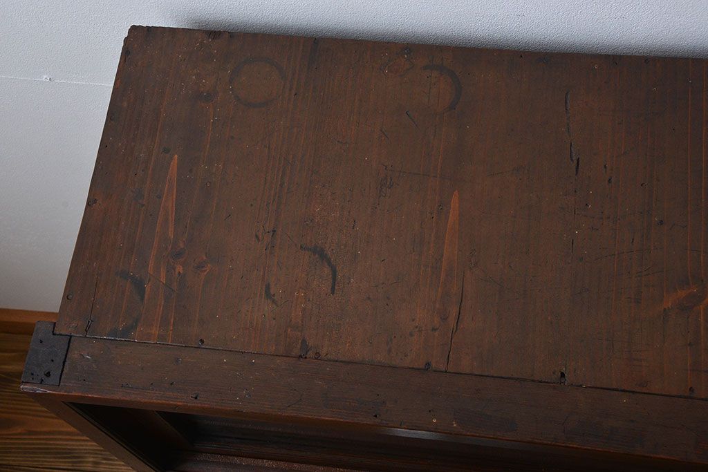 アンティーク家具　アンティーク　モールガラス入り薄型引き戸収納棚