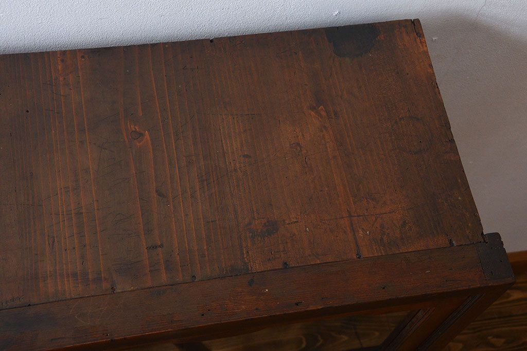 アンティーク家具　アンティーク　モールガラス入り薄型引き戸収納棚