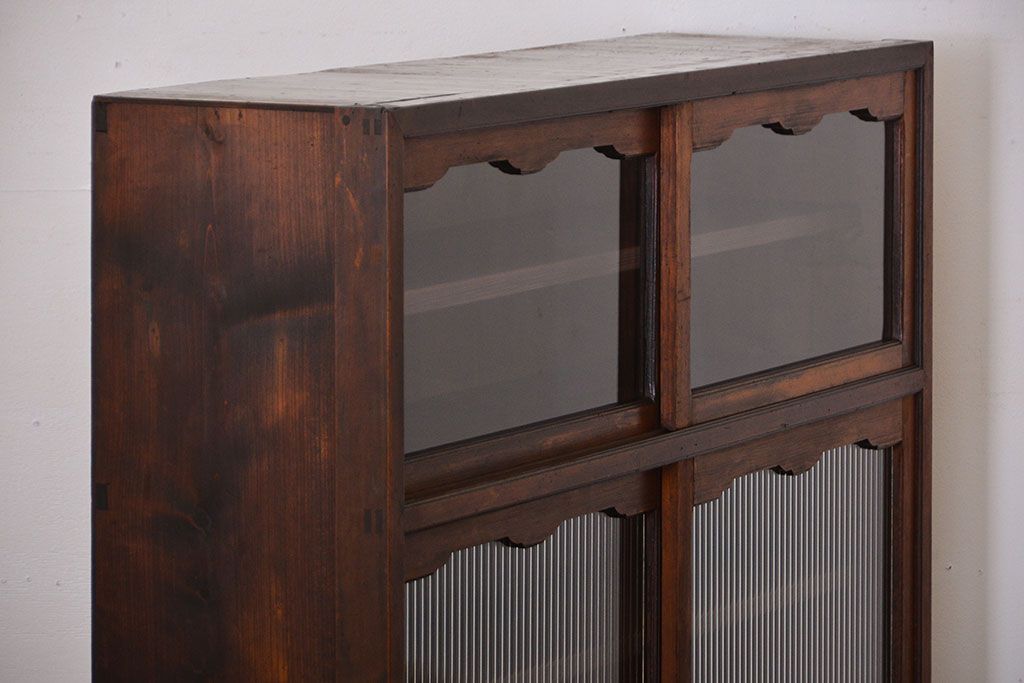 アンティーク家具　アンティーク　モールガラス入り薄型引き戸収納棚