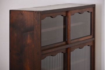 アンティーク家具　アンティーク　モールガラス入り薄型引き戸収納棚