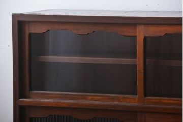 アンティーク家具　アンティーク　モールガラス入り薄型引き戸収納棚