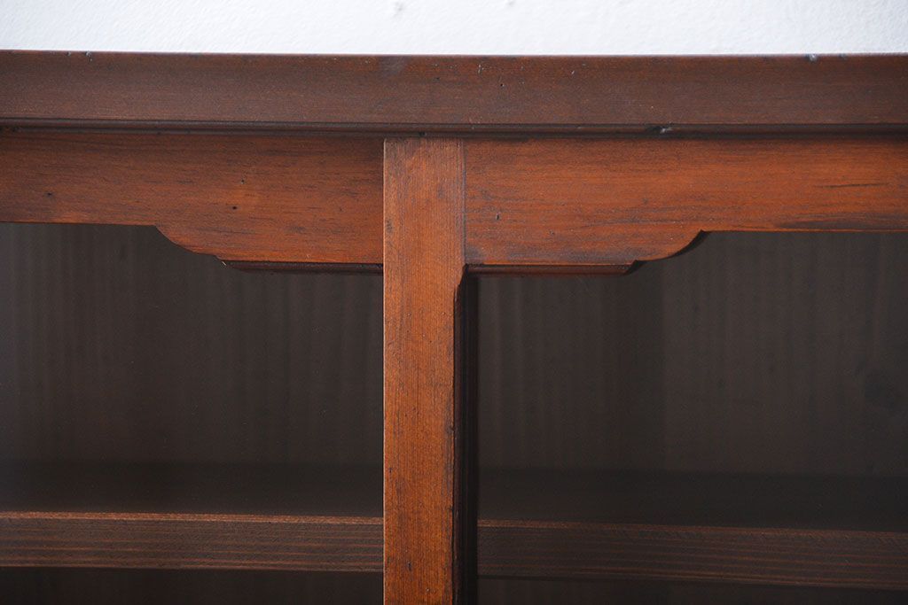 アンティーク家具　アンティーク　モールガラス入り薄型引き戸収納棚