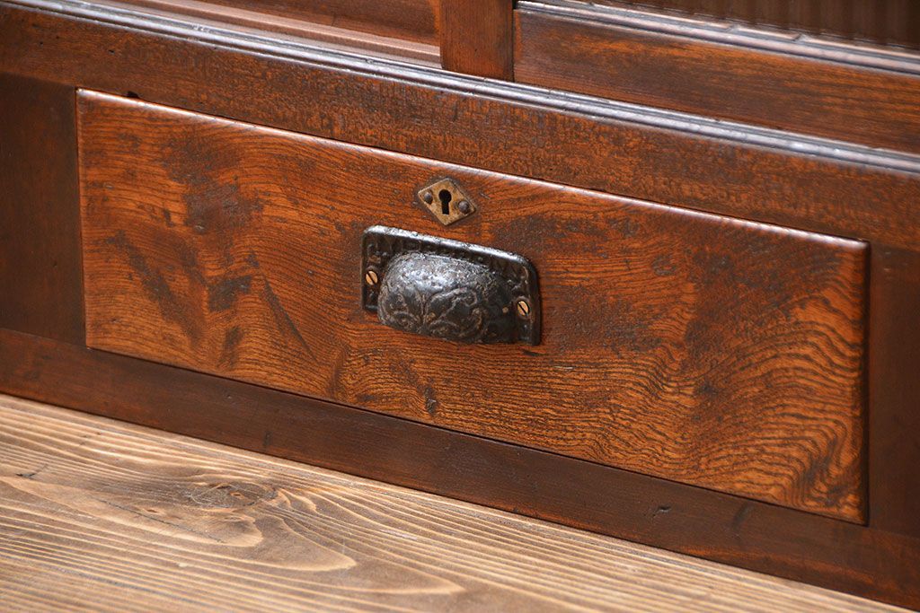 アンティーク家具　アンティーク　モールガラス入り薄型引き戸収納棚