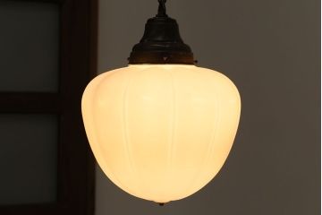 アンティーク　レトロフォルムのガラス天井照明