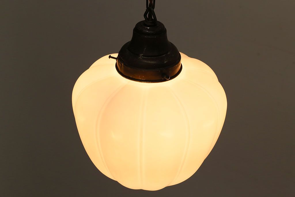 アンティーク　レトロフォルムのガラス天井照明