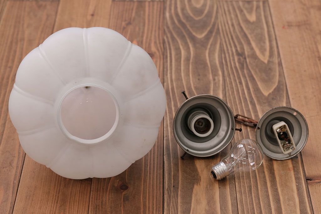 アンティーク　レトロフォルムのガラス天井照明