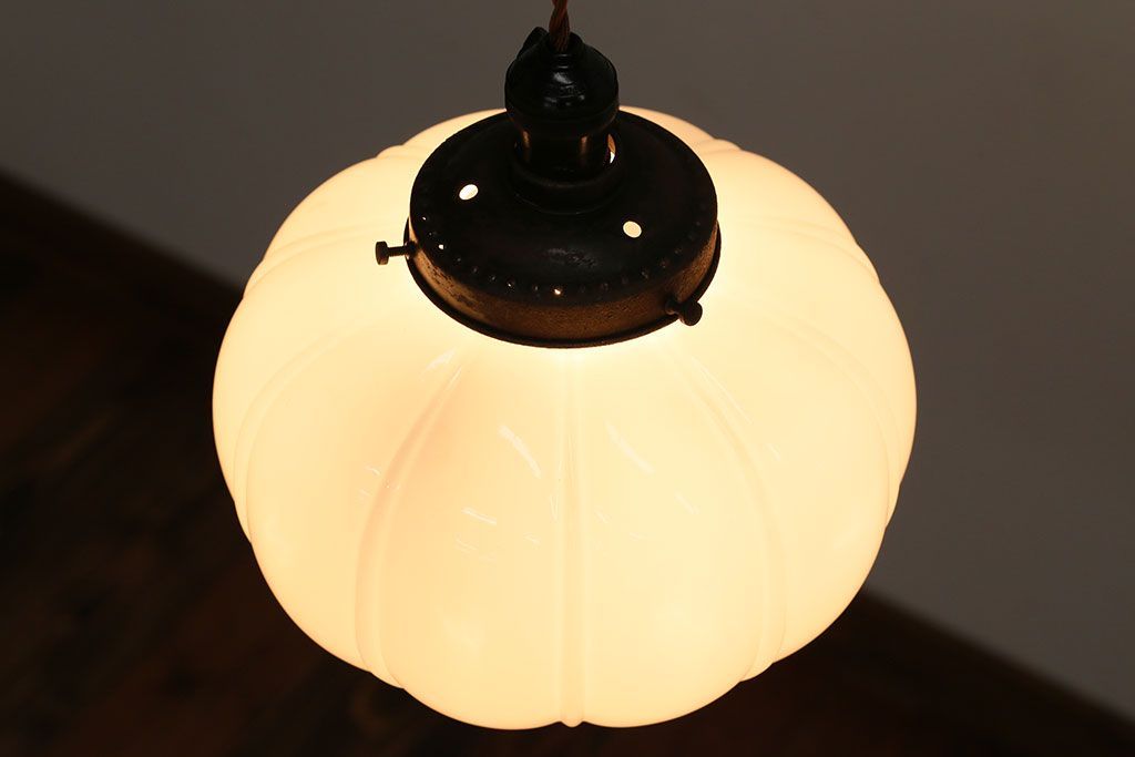 アンティーク　レトロなフォルムのガラス天井照明(2)