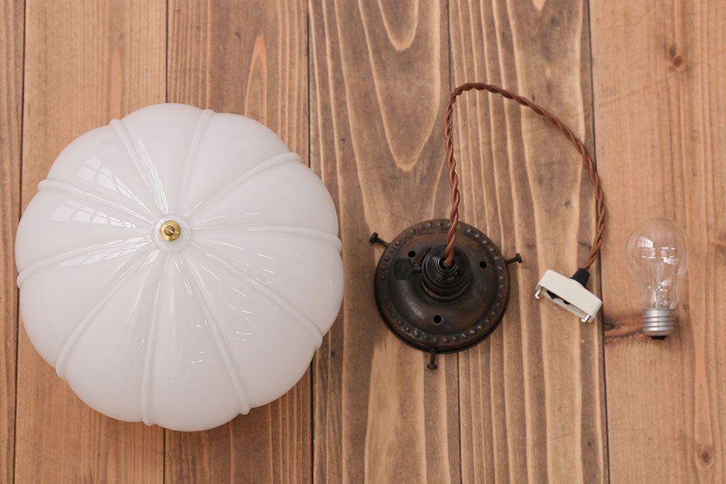 アンティーク　レトロなフォルムのガラス天井照明(2)