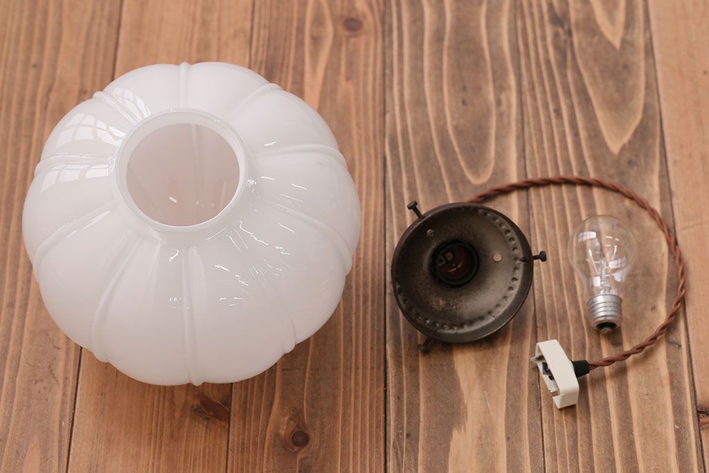 アンティーク　レトロなフォルムのガラス天井照明(2)