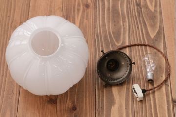 アンティーク　レトロなフォルムのガラス天井照明(2)