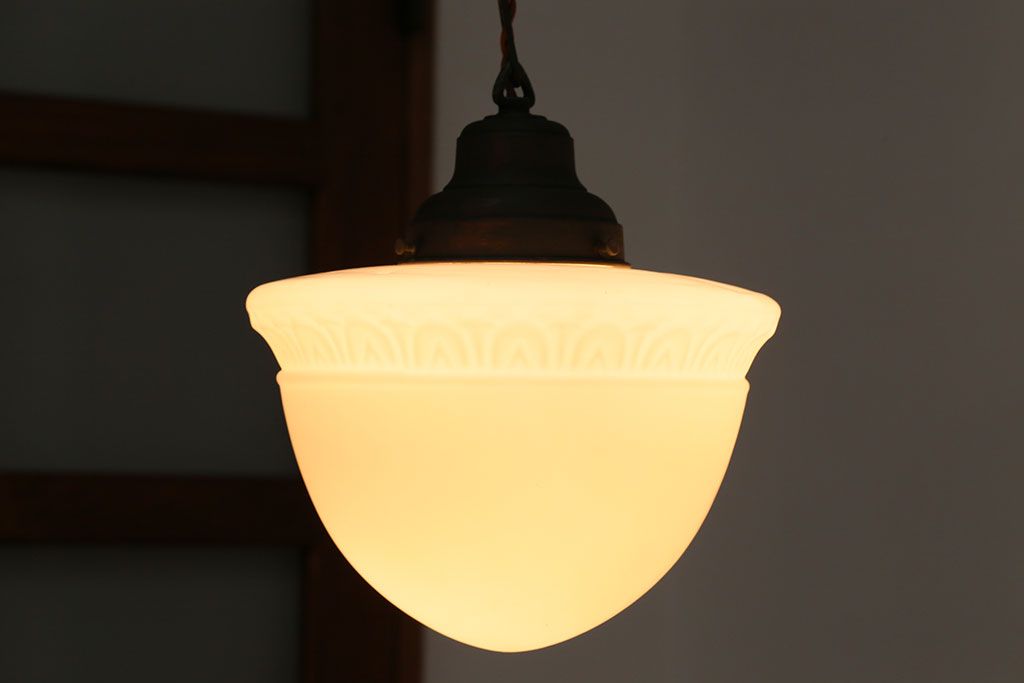 アンティーク　お洒落な陽刻ガラス天井照明