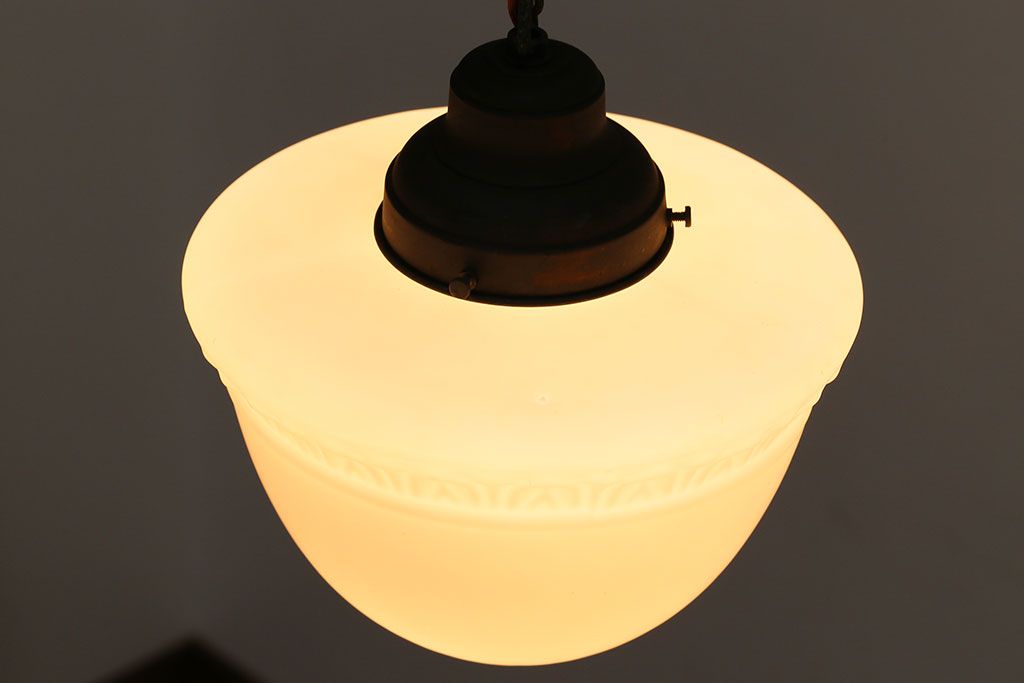 アンティーク　お洒落な陽刻ガラス天井照明