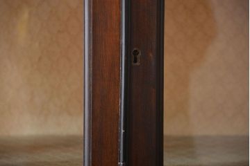 アンティーク家具　イギリスアンティーク　装飾がおしゃれで上質なキャビネット