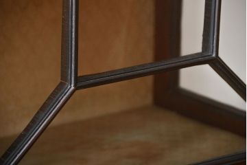 アンティーク家具　イギリスアンティーク　装飾がおしゃれで上質なキャビネット