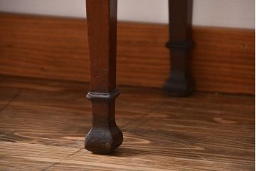 アンティーク家具　イギリスアンティーク　装飾がおしゃれで上質なキャビネット