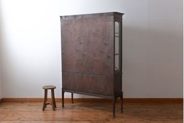 アンティーク家具　イギリスアンティーク　装飾がおしゃれで上質なキャビネット